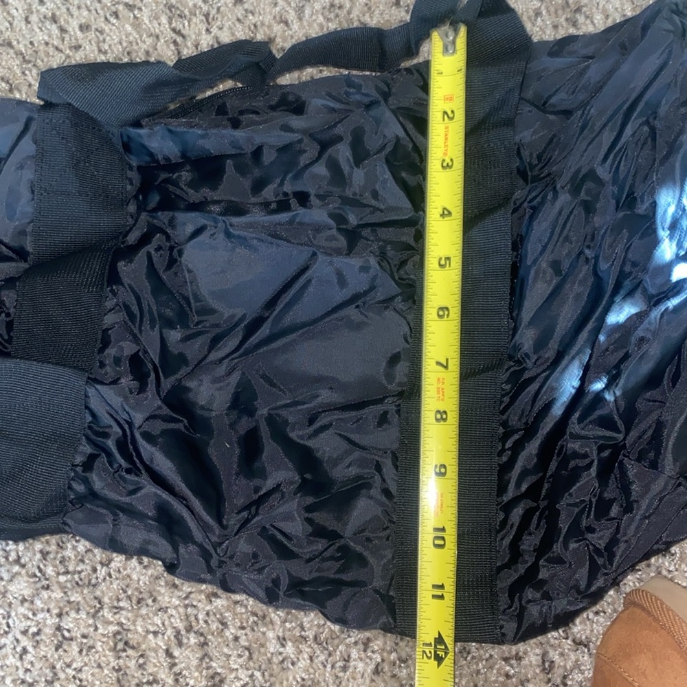 🐛NWT Black compact-able duffel bag! - Picture 9 of 11